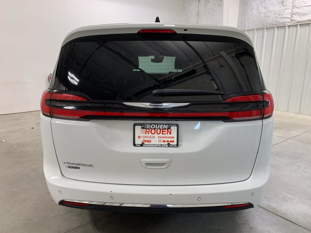 Used 2025 Chrysler Pacifica Select FWD image 6