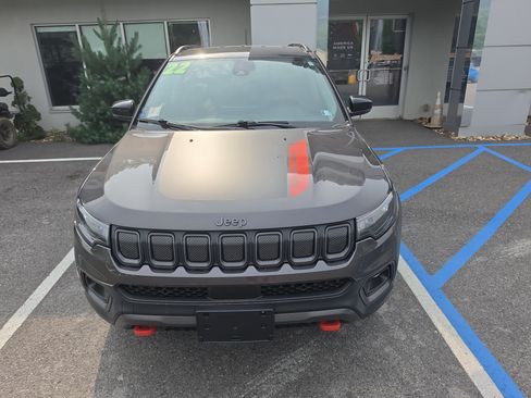 Used 2022 Jeep Compass Trailhawk AWD/4WD image 9
