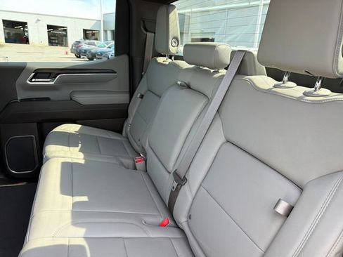 Used 2023 GMC Sierra 1500 SLT w/ SLT Premium Package AWD/4WD image 22