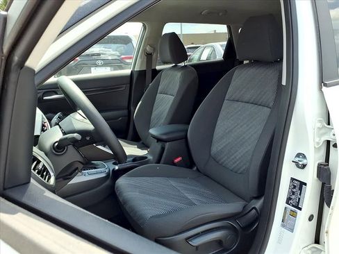 Used 2025 Kia Seltos LX AWD/4WD image 2