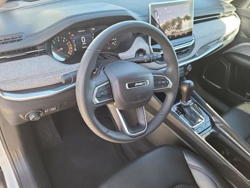 Used 2022 Jeep Compass Latitude FWD image 16