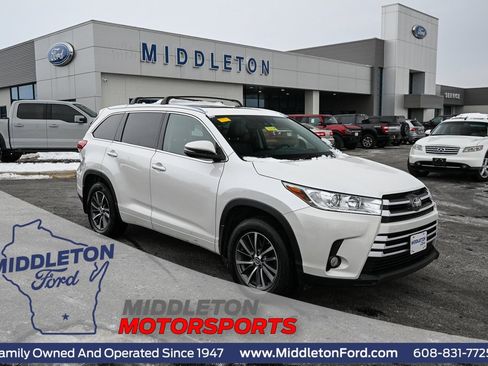 Used 2017 Toyota Highlander XLE image 1