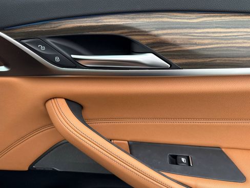 Certified 2023 BMW 530e w/ Premium Package image 21