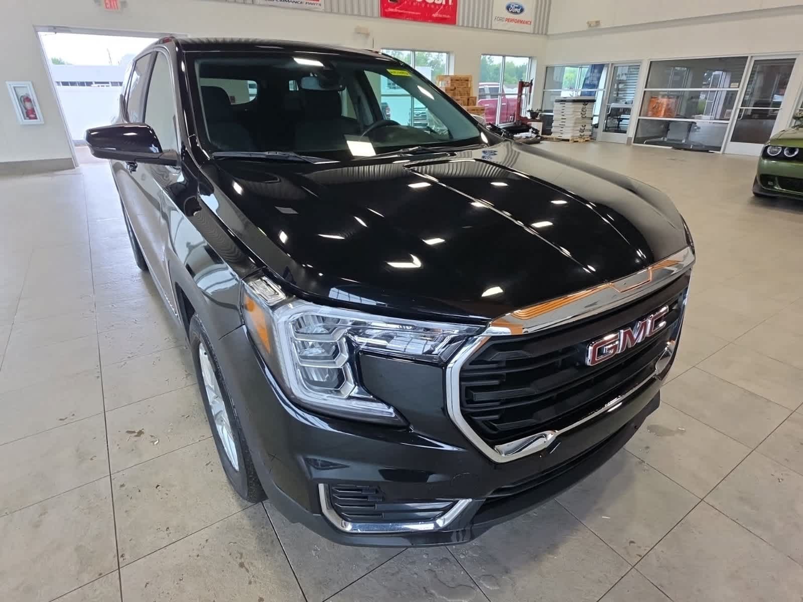 Used 2023 GMC Terrain SLE FWD image 4
