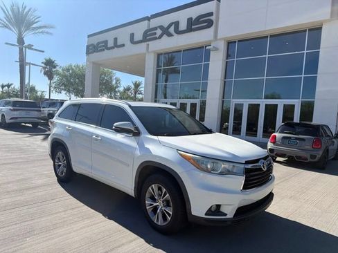 Used 2015 Toyota Highlander XLE FWD image 1