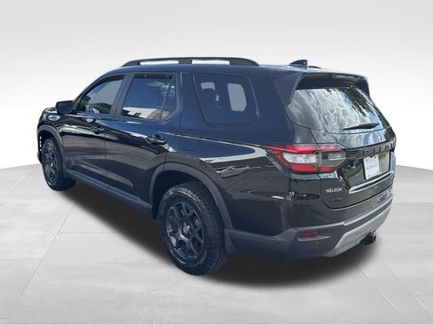 Used 2025 Honda Pilot TrailSport image 5