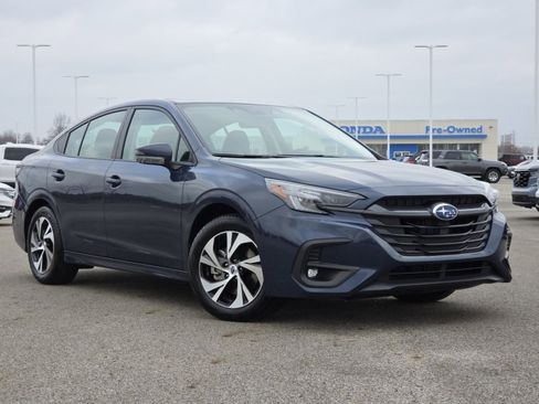 Used 2025 Subaru Legacy Premium image 2