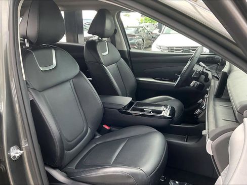Certified 2025 Hyundai Tucson Limited AWD/4WD image 9