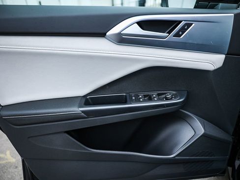 New 2026 Volkswagen Taos SE image 33