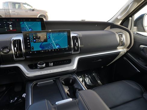 Used 2025 Ford Expedition Platinum AWD/4WD image 21