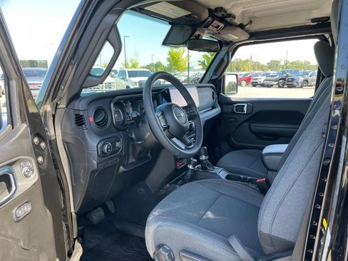 Certified 2025 Jeep Gladiator Rubicon w/ Convenience Group AWD/4WD image 36