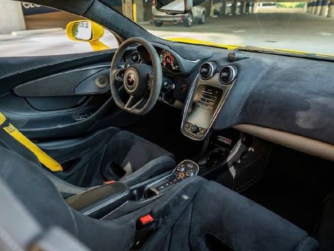 Used 2018 McLaren 570S Coupe RWD image 17