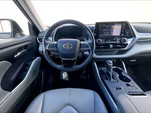 Used 2021 Toyota Highlander XLE FWD image 14