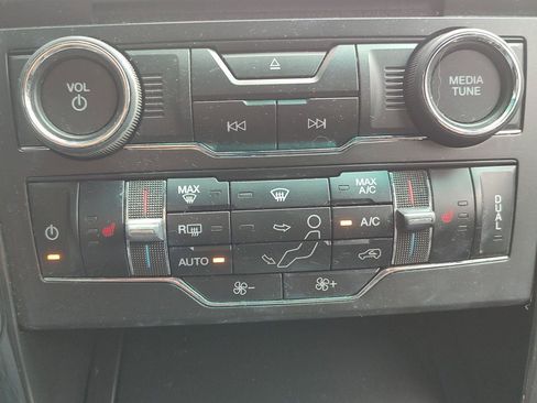 Used 2017 Ford Explorer XLT AWD/4WD image 11