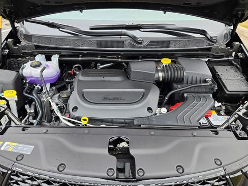 New 2026 Chrysler Pacifica Select w/ S Appearance Package image 31