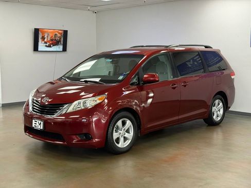 Used 2011 Toyota Sienna LE FWD image 4