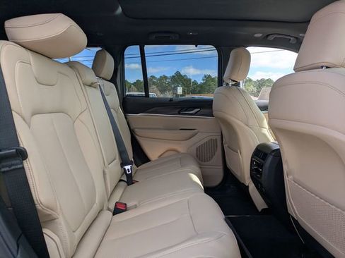 New 2025 Jeep Grand Cherokee Limited w/ Luxury Tech Group II image 33