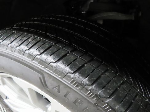 Used 2023 GMC Yukon Denali image 7