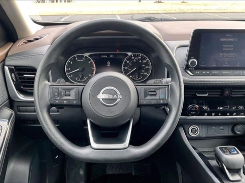 Used 2022 Nissan Rogue SV image 5