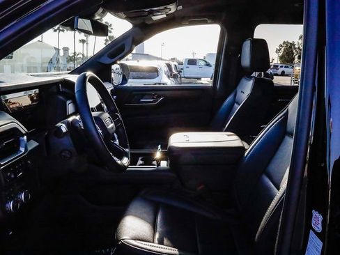 Used 2025 GMC Yukon XL Denali AWD/4WD image 21