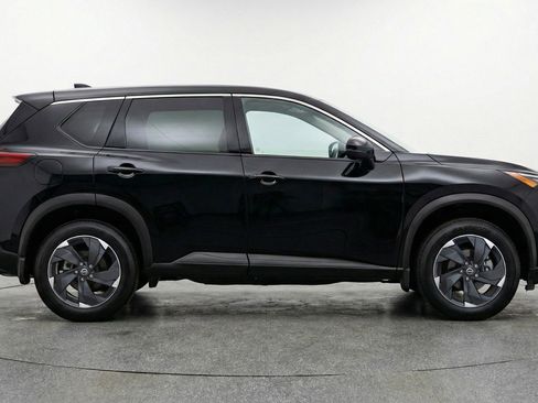 Used 2025 Nissan Rogue SV image 11