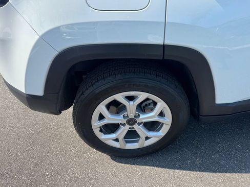 Used 2025 Jeep Compass Latitude AWD/4WD image 11