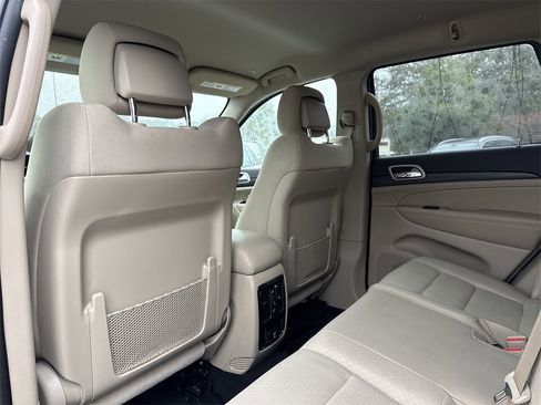 Used 2021 Jeep Grand Cherokee Laredo w/ Security & Convenience Group image 13