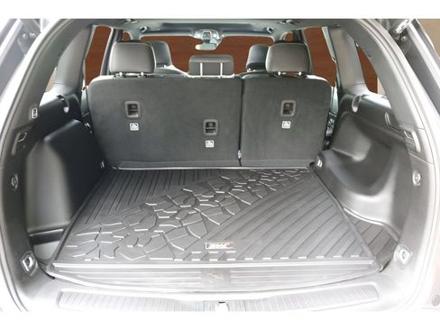 Used 2023 Jeep Grand Cherokee Altitude AWD/4WD image 17