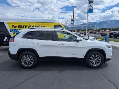 Used 2019 Jeep Cherokee Latitude Plus w/ Cold Weather Group AWD/4WD image 2
