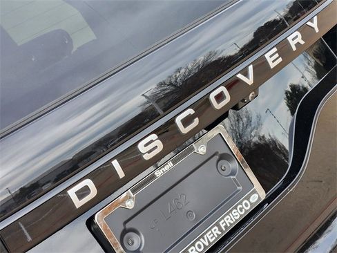 Used 2025 Land Rover Discovery S image 12