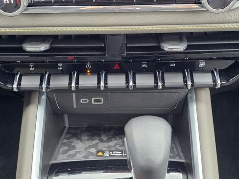 Used 2024 Chevrolet Colorado ZR2 w/ ZR2 Convenience Package III image 38