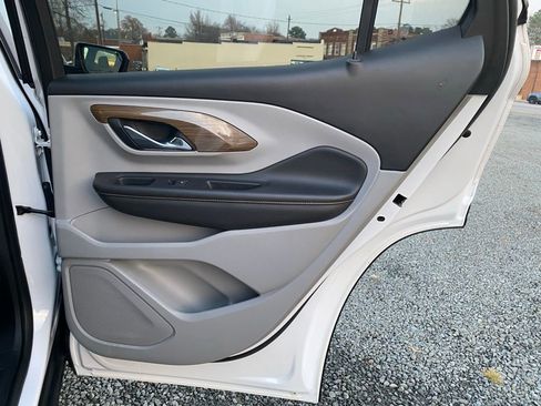 Used 2021 GMC Terrain SLE w/ Driver Convenience Package image 19