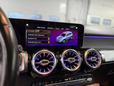 Used 2021 Mercedes-Benz GLB 250 4MATIC image 22