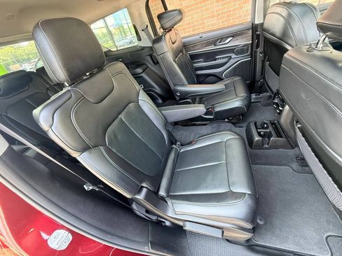 Used 2022 Jeep Grand Cherokee L Limited w/ Luxury Tech Group II AWD/4WD image 21