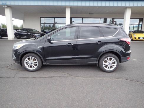 Used 2018 Ford Escape SE FWD image 2