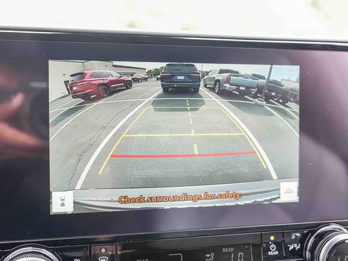 Used 2023 Toyota Highlander Limited AWD/4WD image 30