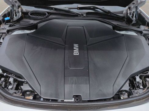 Used 2025 BMW i7 eDrive50 RWD image 15