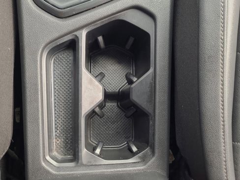 Used 2019 Volkswagen Tiguan SE image 16