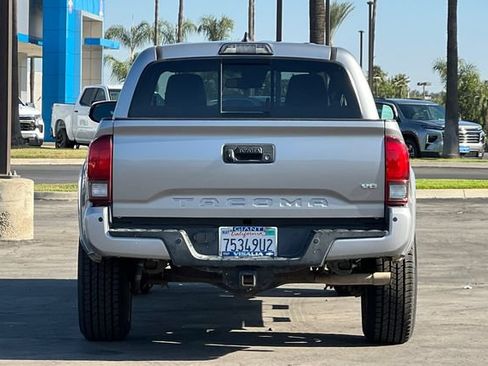 Used 2019 Toyota Tacoma TRD Sport w/ Technology Package AWD/4WD image 5
