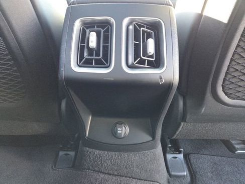 Used 2025 Kia Sorento S w/ Panoramic Sunroof Package image 16