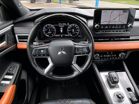 Used 2022 Mitsubishi Outlander SEL image 6