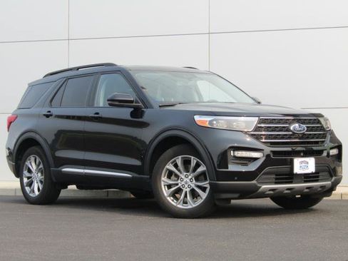 Certified 2023 Ford Explorer XLT w/ Equipment Group 202A AWD/4WD image 1