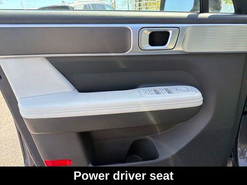 Used 2025 Hyundai Santa Fe SEL FWD image 12