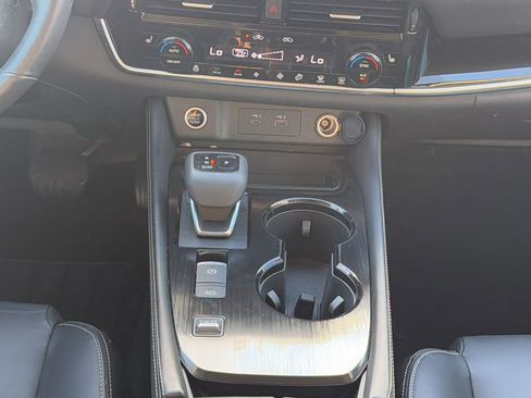 Used 2023 Nissan Rogue SL w/ SL Premium Package image 16