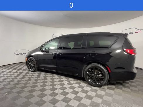 Used 2025 Chrysler Pacifica Limited FWD image 7