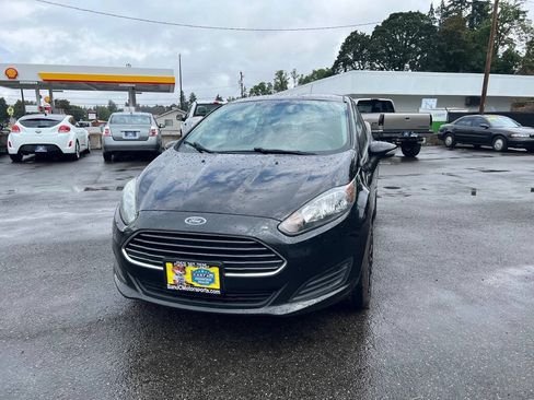 Used 2014 Ford Fiesta SE FWD image 3
