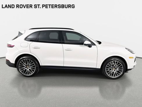 Used 2023 Porsche Cayenne S Platinum image 4