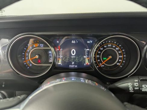 Used 2023 Jeep Wrangler Unlimited Sahara AWD/4WD image 17