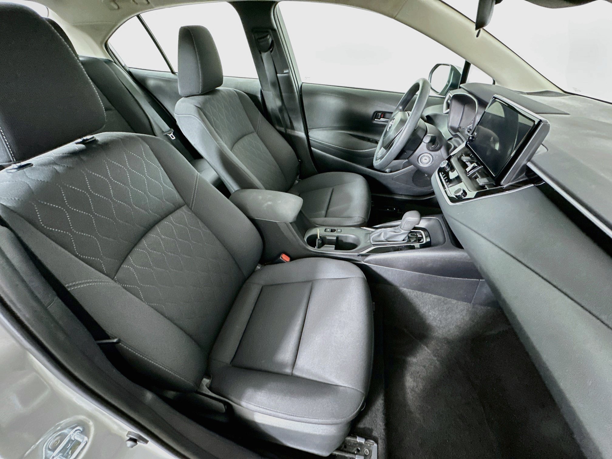 Used 2025 Toyota Corolla LE FWD image 29