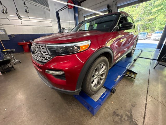 Used 2021 Ford Explorer Limited w/ Equipment Group 301A AWD/4WD image 3